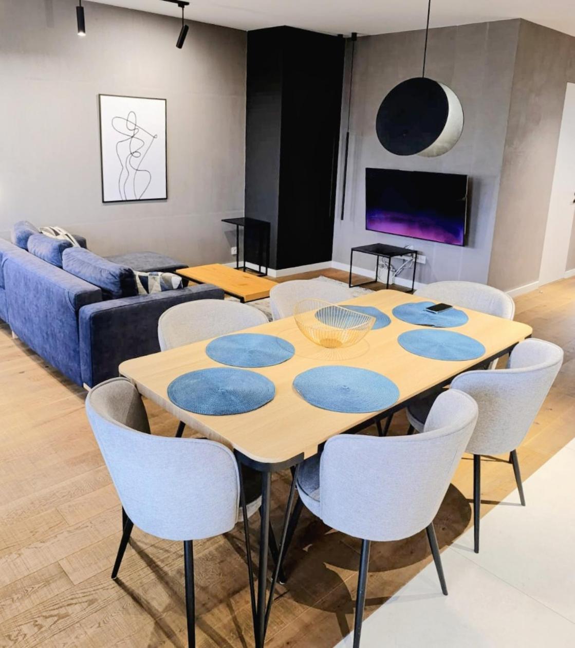 Spacious & Modern 3br-2ba Lägenhet