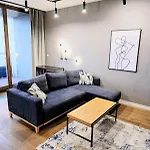 Spacious & Modern 3Br-2Ba Apt