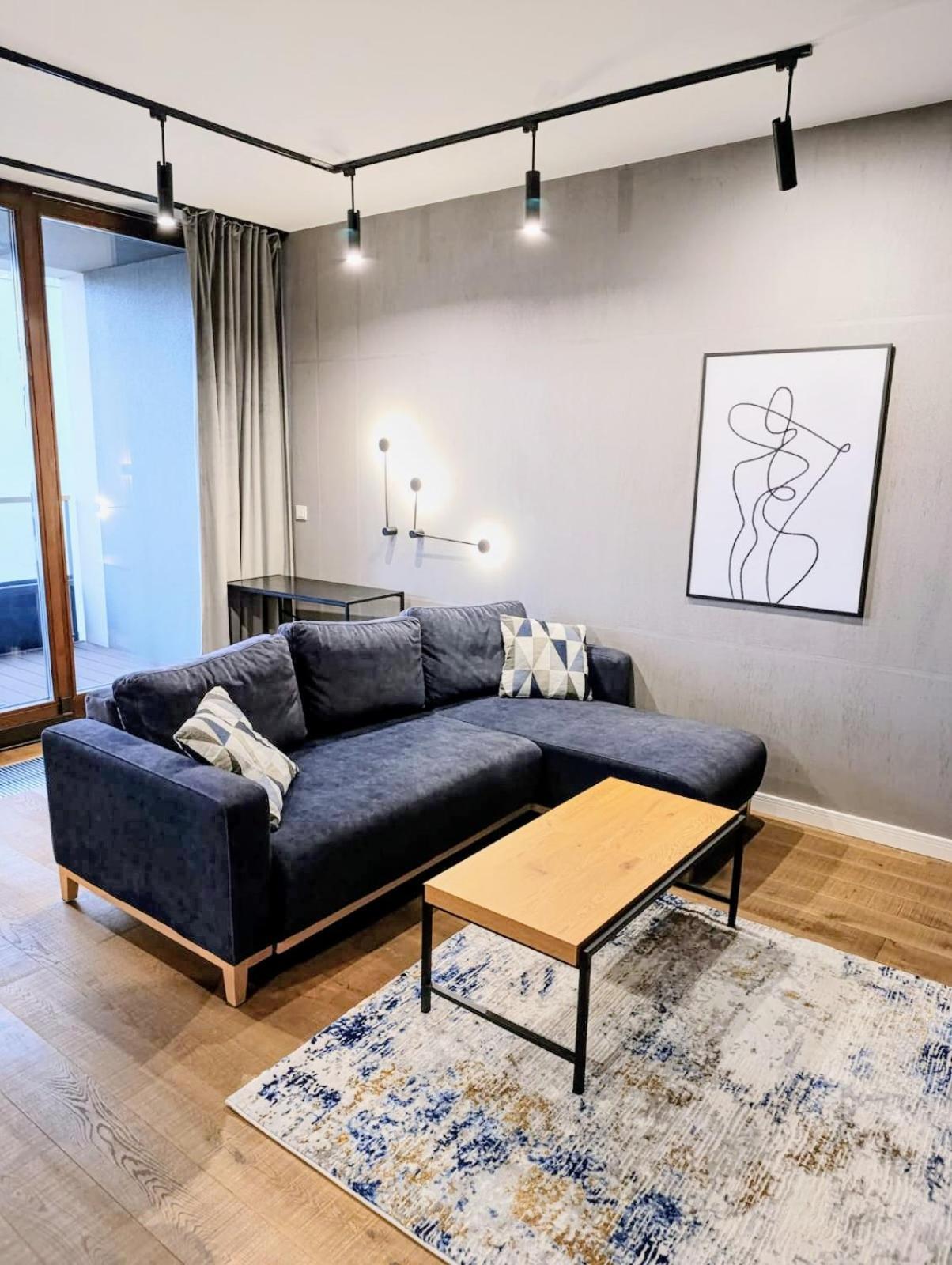 Spacious & Modern 3br-2ba Warszawa