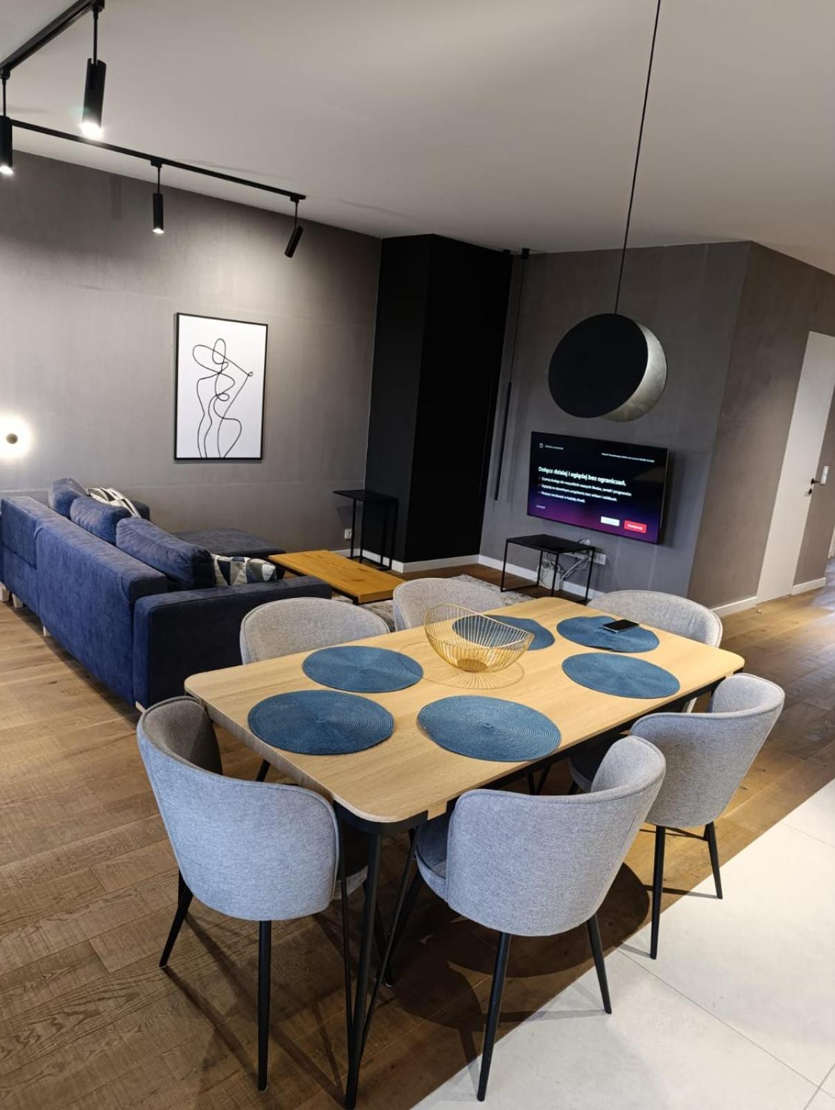 Spacious & Modern 3br-2ba