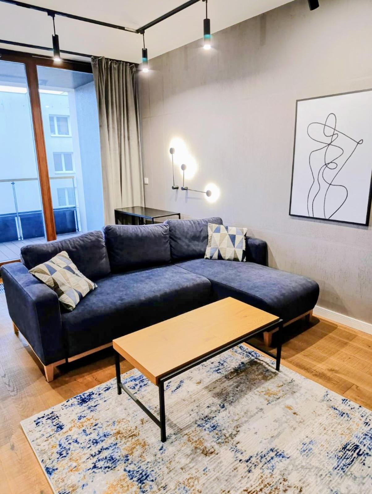 Apartament Spacious & Modern 3br-2ba