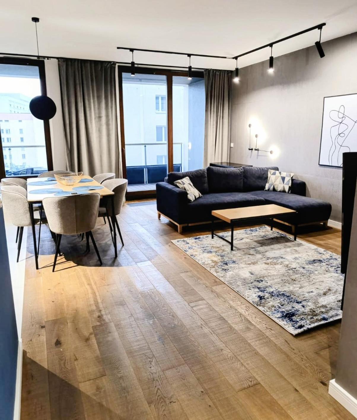 Apartament Spacious & Modern 3br-2ba *