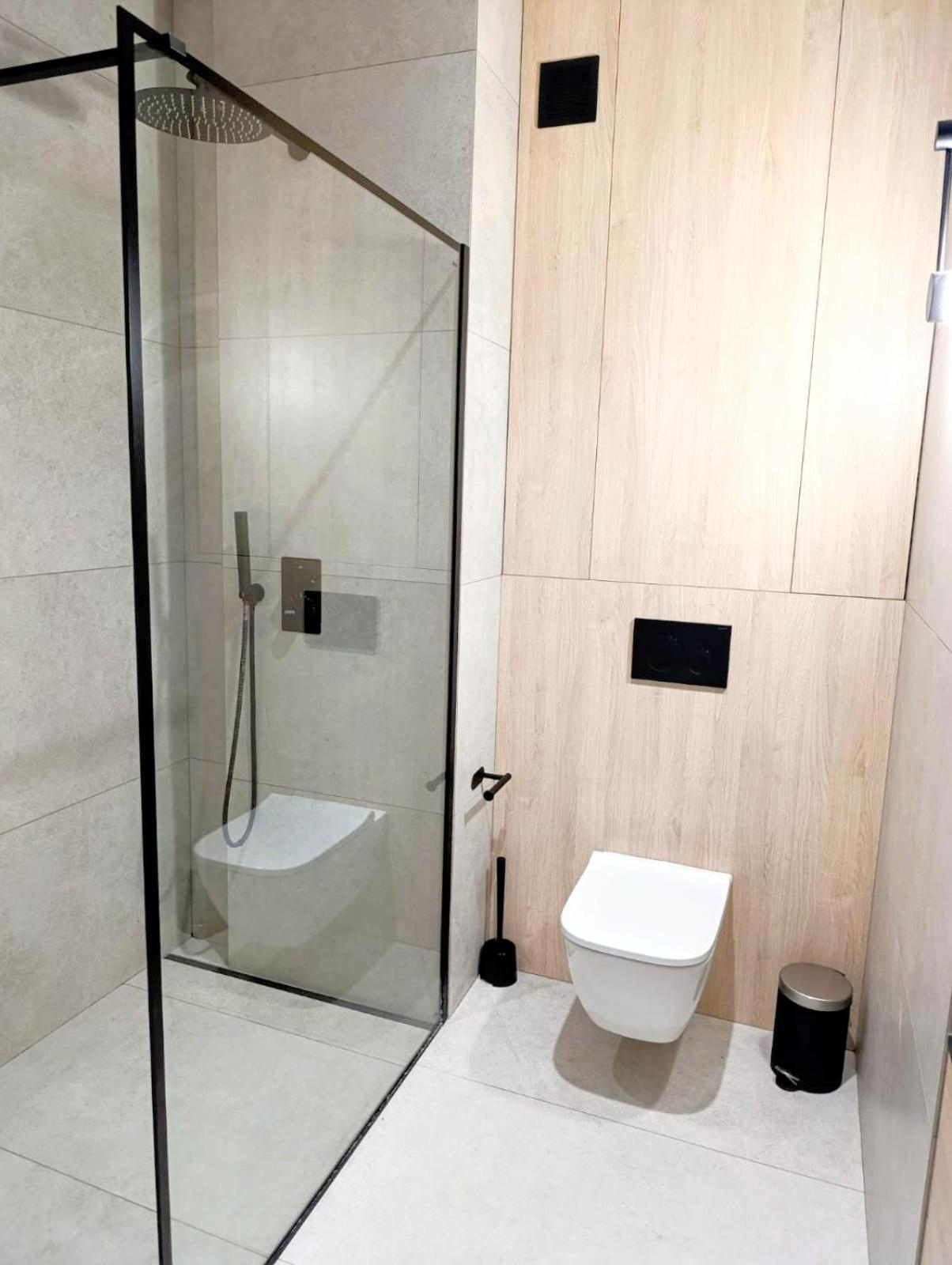 Spacious & Modern 3br-2ba Apartament Warszawa