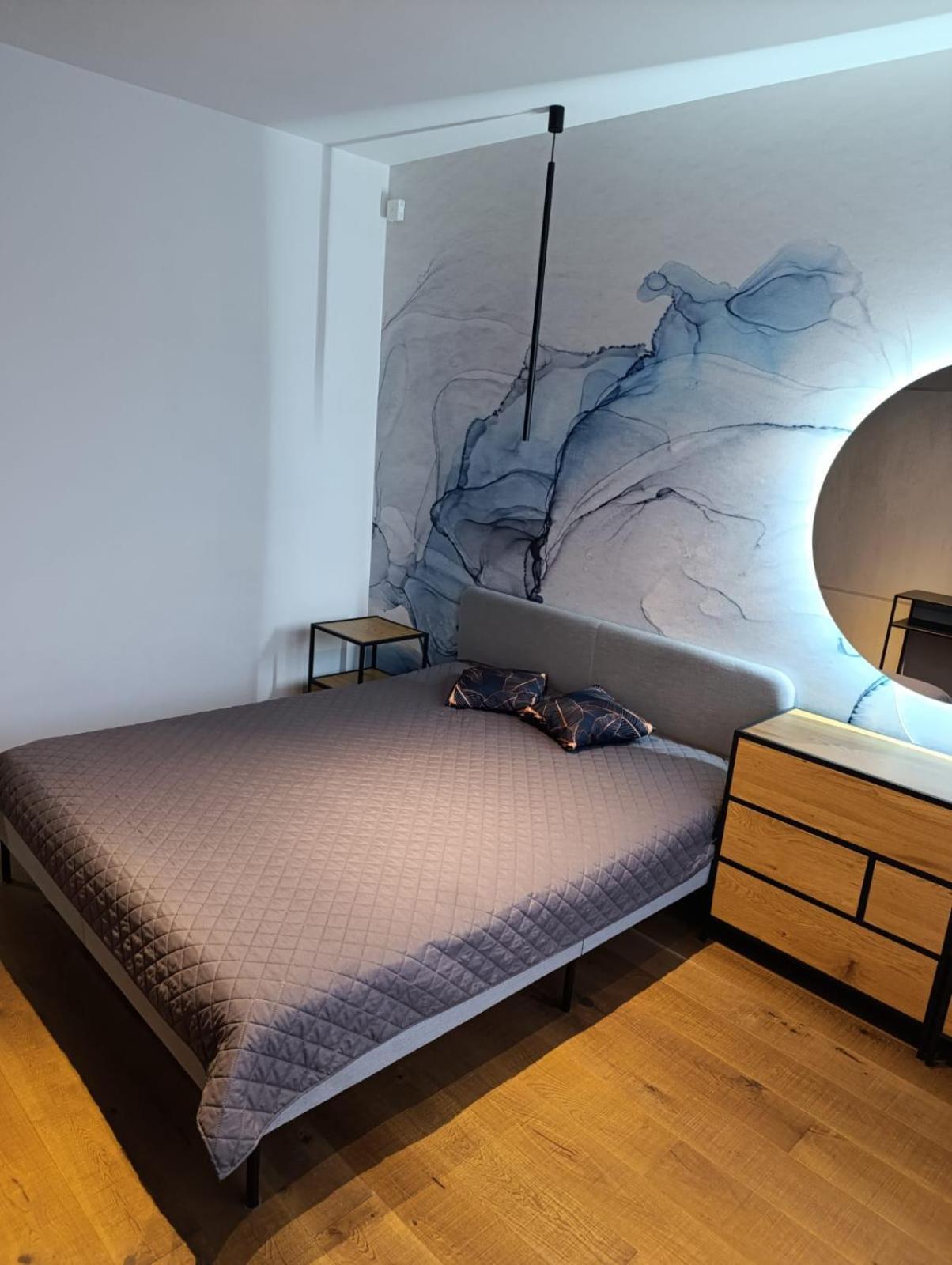 Spacious & Modern 3br-2ba
